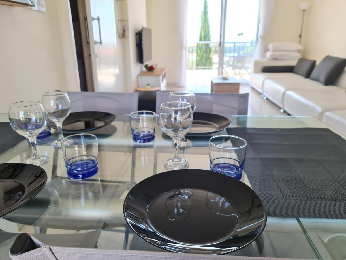 Stunning Views' With Pool Apartament Pafos