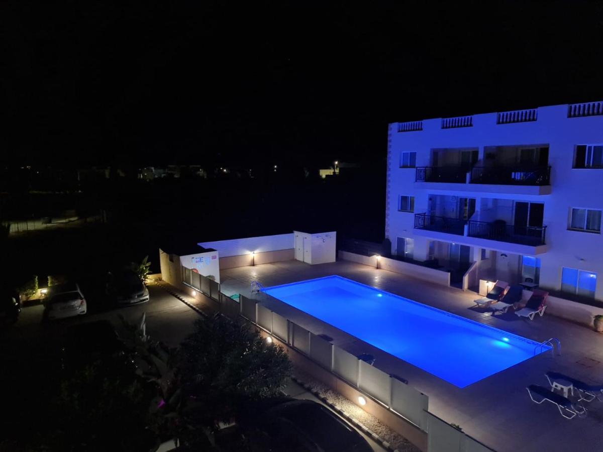Stunning Views' With Pool Apartament *